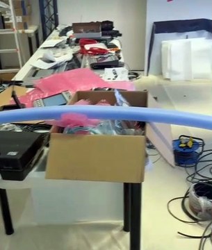 Avant-Première : Découvrez en vidéo le plateau construit spécialement pour Cyril Hanouna pour Fun Radio avec écrans géants et 6 emplacements pour les chroniqueurs