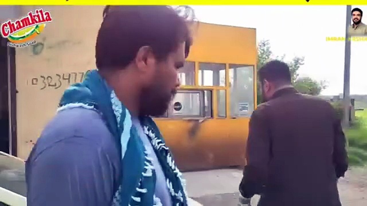 Watch the motorway police’s bullying 👇👇 — it’s the law of the jungle here, where might makes right. Mr. Imran Arshad caught them موٹروے پولیس کی غنڈہ گردی دیکھیئے 👇👇 یہاں جس کی لاٹھی اسکی بھینس والا قانون ہے بھئی میاں عمران ارشد نے رنگے ہاتھوں پکڑ لیا