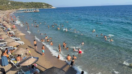 Nüfusu bir anda 800 bine ulaştı: Turizm merkezinde adım atacak yer yok