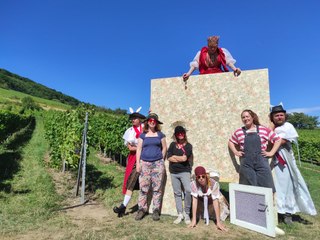 "Dîner insolite" à Reichsfeld : manger, boire et regarder du théâtre dans les vignes