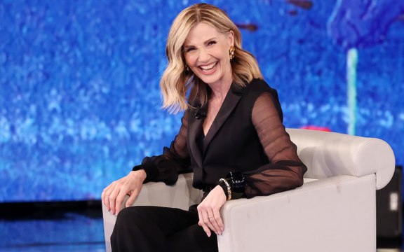 Lorella Cuccarini compie 60 anni: «Ho ancora voglia di fare. I 60 sono i 45 di una volta»