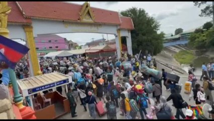 Rimpatrio di massa dei cambogiani, caos al confine con la Thailandia