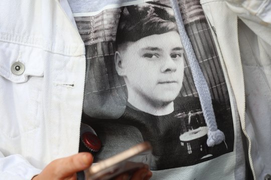 Harvey Willgoose: This is why I don't go to school because children have knives in schools.