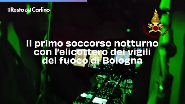 Il primo soccorso notturno con l'elicottero dei vigili del fuoco di Bologna: il video