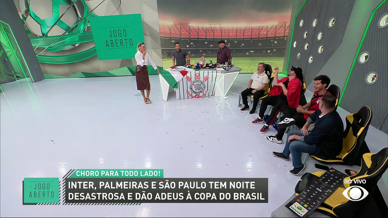 Zoeira Jogo Aberto: Ronaldo zoa Dracena com música e Cappellanes brinca com Sgarbi por pênalti