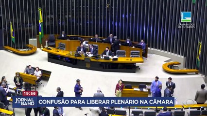 Trabalhos são retomados no Congresso após ocupação da oposição