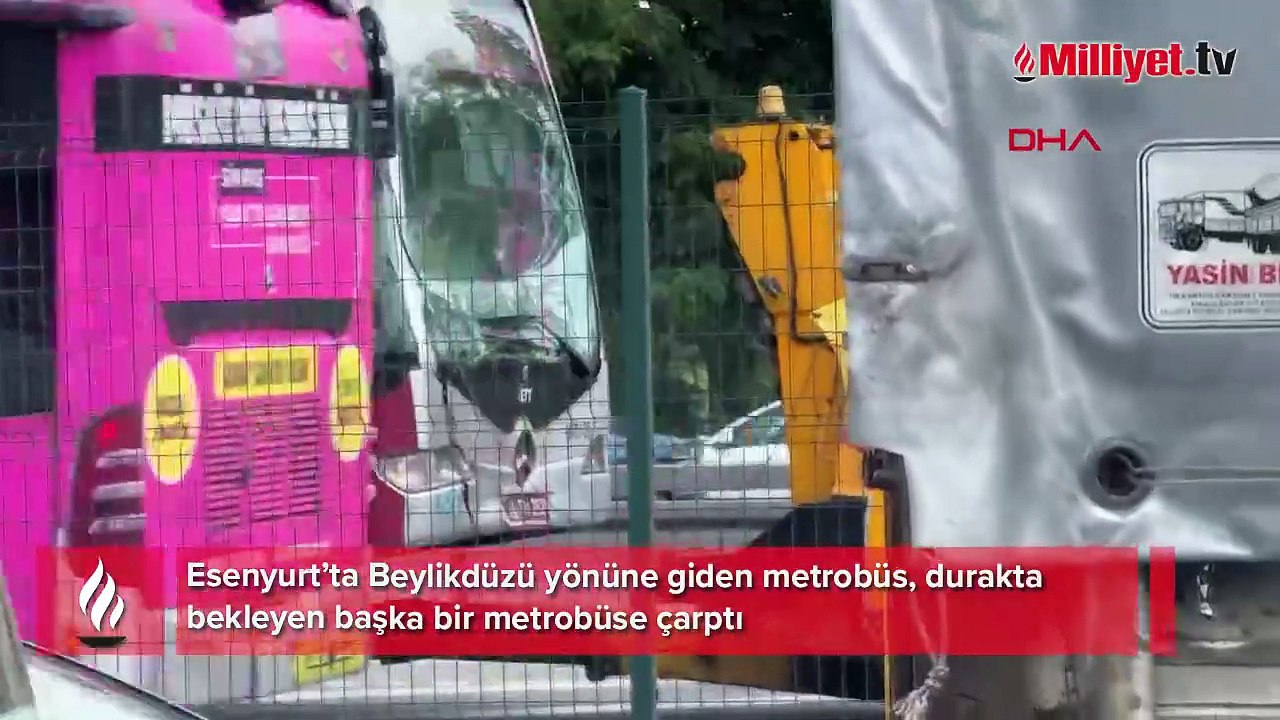Esenyurt'ta metrobüs kazası! 2 araç tahliye edildi