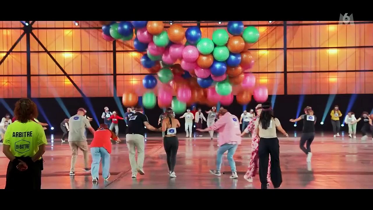 Le début de "99 à battre" sur M6 avec Éric Antoine et Juju Fitcats