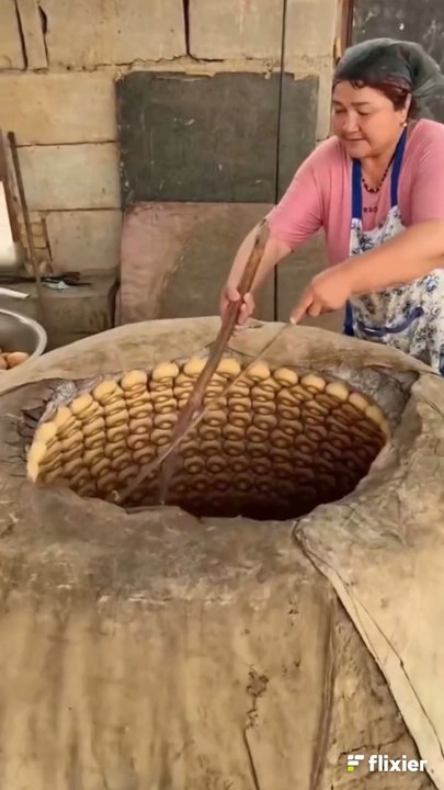 This is how bread is made in China!  هذه هي طريقة تحضير الخبز في الصين!