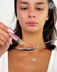 This makeup hack is so weird… but it works! 🤯💄