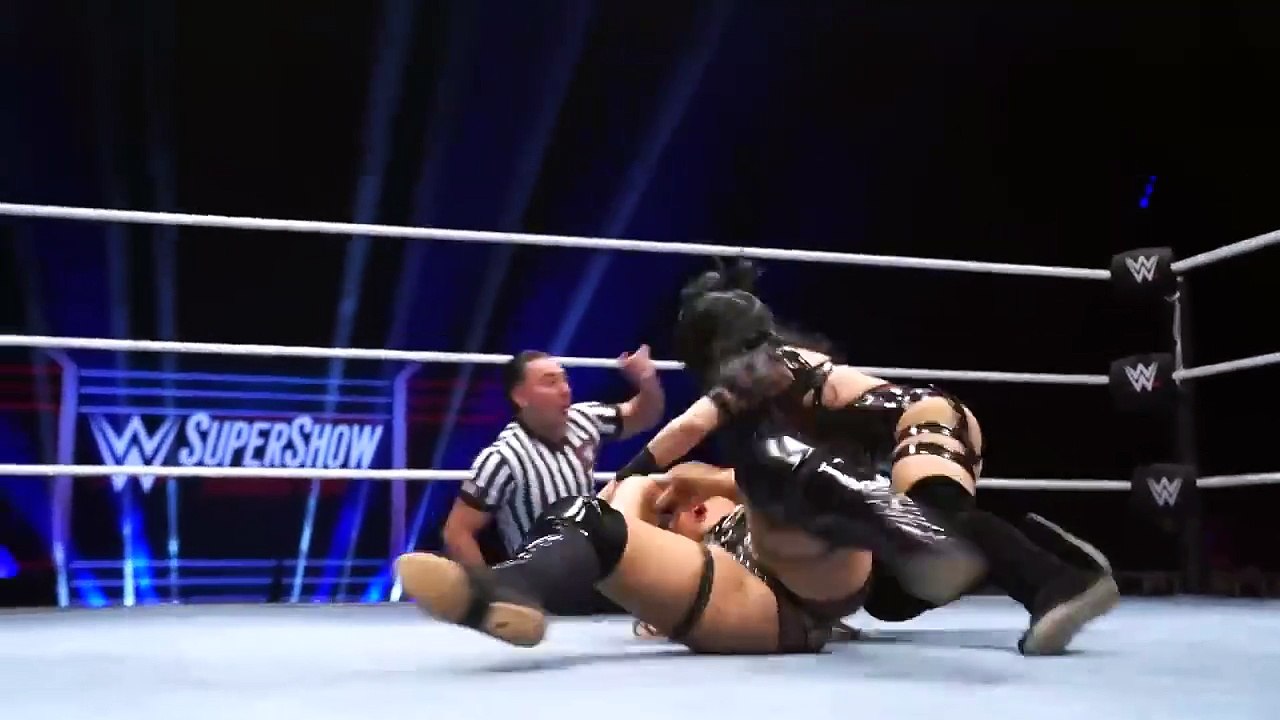 Stephanie Vaquer’s WWE debut in Mexico City Fro...