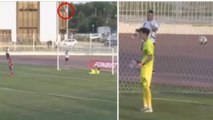 El penalti nunca visto: Al larguero, el lanzador despista al portero y tras el bote... ¡gol!