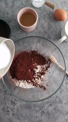 🎂 Bolo de Chocolate com Ganache Cremosa – Receita Fácil e Irresistível! 🍫