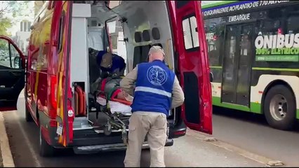 Forte colisão deixa motociclista ferido no Centro