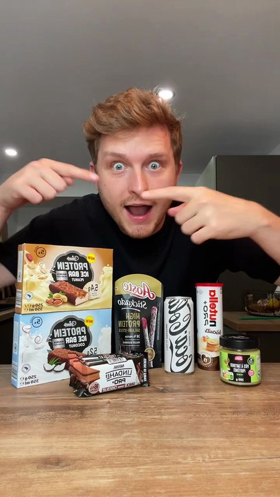 On Teste les Snacks Protéinés les Plus Bizarres (Nutella Protéiné?!)