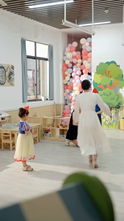 Everyone Mock Little Girl Who Claimed Foresee Crash! But Next Second, Plane Fell, Only Her Survived!