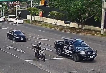 ext-Video- Policía de Escazú abre paso a mujer en labor de parto hasta el hospital-080825