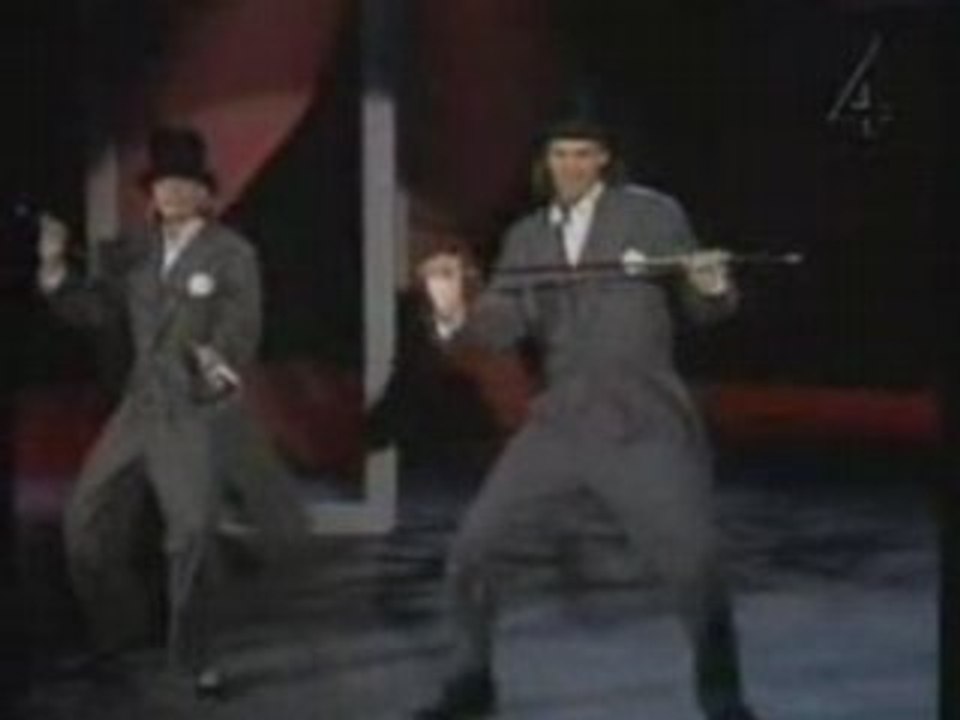 Pernilla Wahlgren & Peter Jöback - Två Små Grå Statister