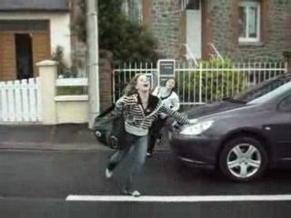 Rentrage : Emily & Leslye qui s'bagarre xP