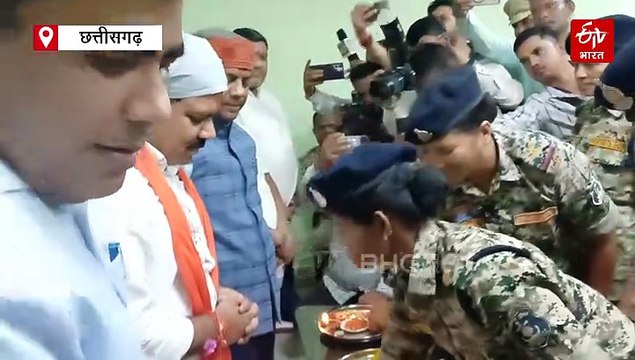 दंतेवाड़ा में डिप्टी सीएम ने मनाया रक्षाबंधन, सरेंडर नक्सली महिलाओं और दंतेश्वरी फाइटर्स ने बांधी राखी