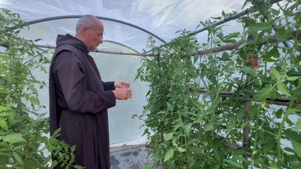 Frère Toussaint ermite bénédictin au quotidien Relief de France les Monastères film JC Guerguy   Ciné Art Loisir