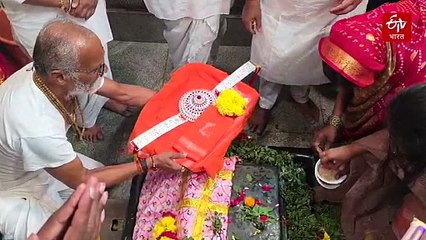 रक्षाबंधनाच्या मुहूर्तावर संतश्रेष्ठ ज्ञानेश्वर माऊलींना आकर्षक चांदीची राखी वारकरी भक्ताकडून अर्पण