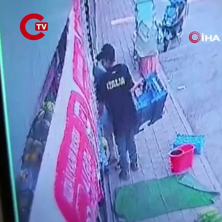 Sipariş verdiği marulu beğenmeyen müşteri, market çalışanı çocuğu darp etti