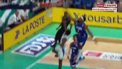 Les deux contres successifs de Guerschon Yabusele et Vincent Poirier face à la Grande-Bretagne - Basket - Amical - Bleus