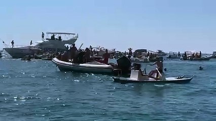Forte dei Marmi, boat party di Gurulandia: si balla su gommoni e tender