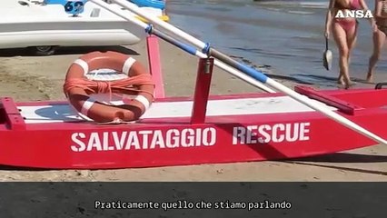 Rimini, sciopero simbolico dei bagnini lungo il litorale per chiedere sicurezza