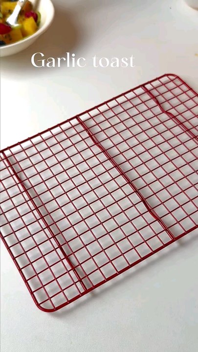 Baking a garlic toast recipe#fypageシ #foryourpage #cooking #homecooking #goodfood #snacks  #garlictoast #foodlovers #recipe #simplerecipe #partyfood #eating #foodie #yummyfood #SteamBun  #deliciousfood #fluffybread