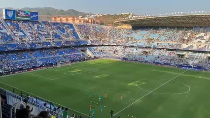 Sale el Real Betis al césped de La Rosaleda