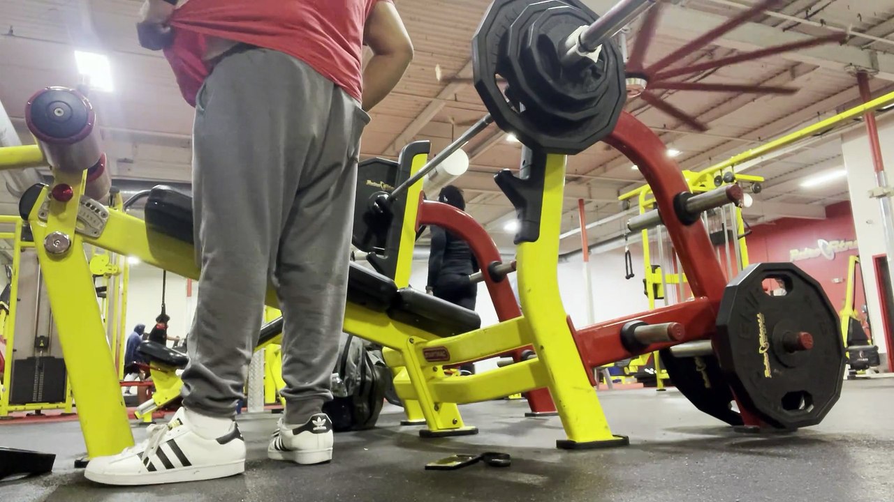 1 of 4 Sets of Decline Bench Press