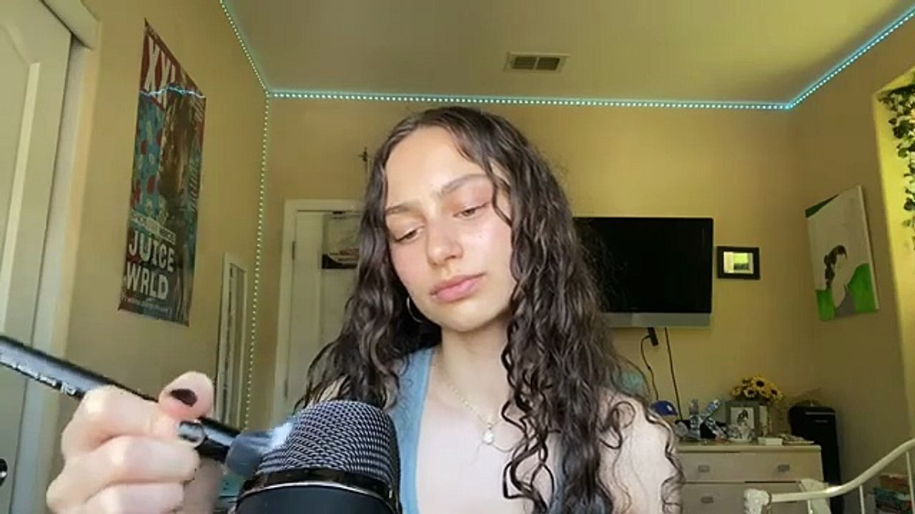 asmr 15 mins of mic scratching + brushing (no talking!)