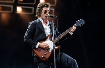 アークティック・モンキーズ、ついにカムバックか？新作やライブ復帰の兆しを探る🔍