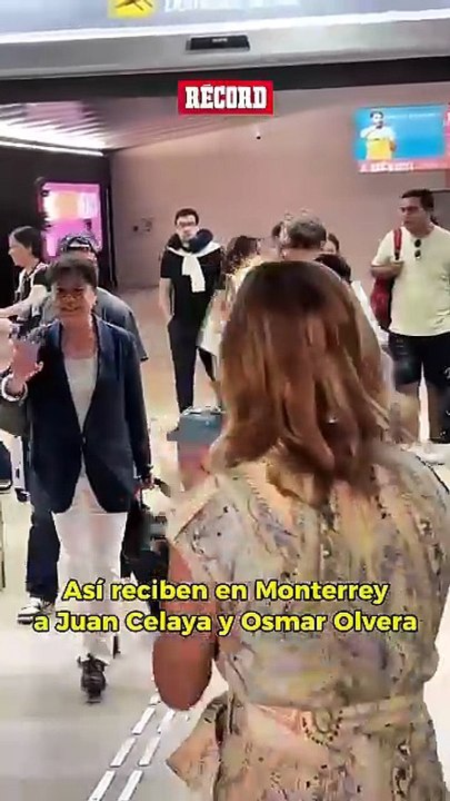 ¡LOS MEDALLISTAS! Osmar Olvera y Juan Celaya llegan a Monterrey donde fueron recibidos por  la directora general del INDE Nuevo León, Melody Falcó.