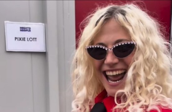 Pixie Lott reveals due date of second child