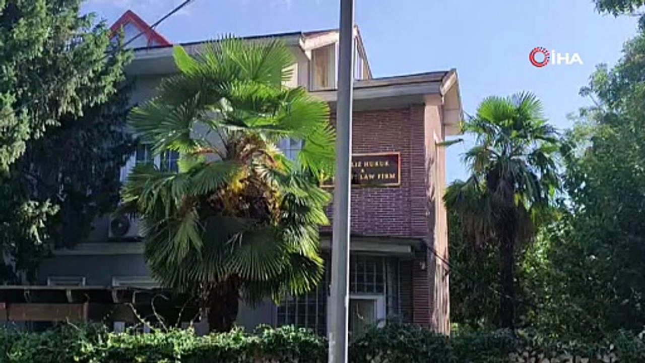 Avukat Rezan Epözdemir, İstanbul Cumhuriyet Başsavcılığı tarafından başlatılan iki ayrı soruşturma kapsamında "rüşvet", "FETÖ/PDY silahlı terör örgütüne yardım" ve "siyasal ve askeri casusluk" iddiasıyla gözaltına alındı.