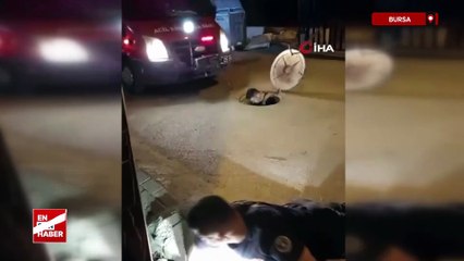 Bursa'da kanalizasyonda mahsur kalan kedi böyle kurtarıldı