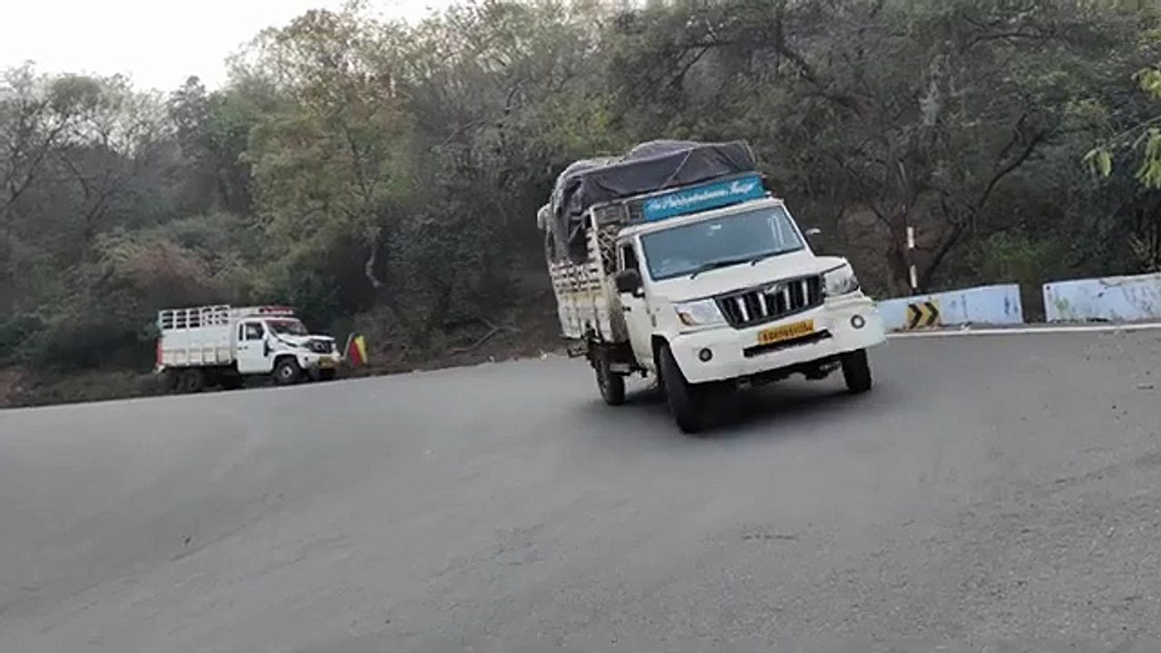 Dhimbam Ghat Road Pick-up Vehicle Turning Hairpin Bend