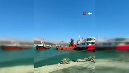 Çeşme'de yolcu gemisi kontrolden çıkıp bir başka gemiye çarptı
