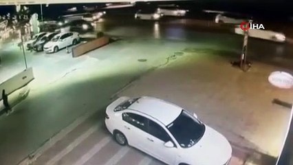 Bursa\'da hız kaza getirdi: O anlar kamerada...