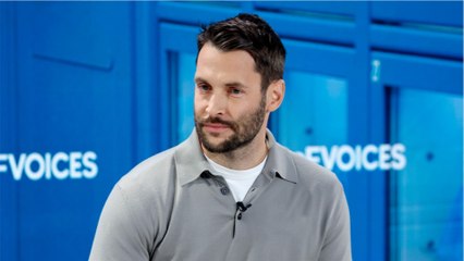 GALA VIDEO - Simon Porte Jacquemus papa : il dévoile un adorable cliché de ses jumeaux, déjà bercés par le sens du style