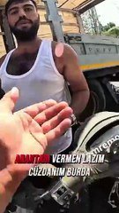 Motorcunun önünü kesip 500 TL’ye kavun dayattı! Sosyal medya karıştı