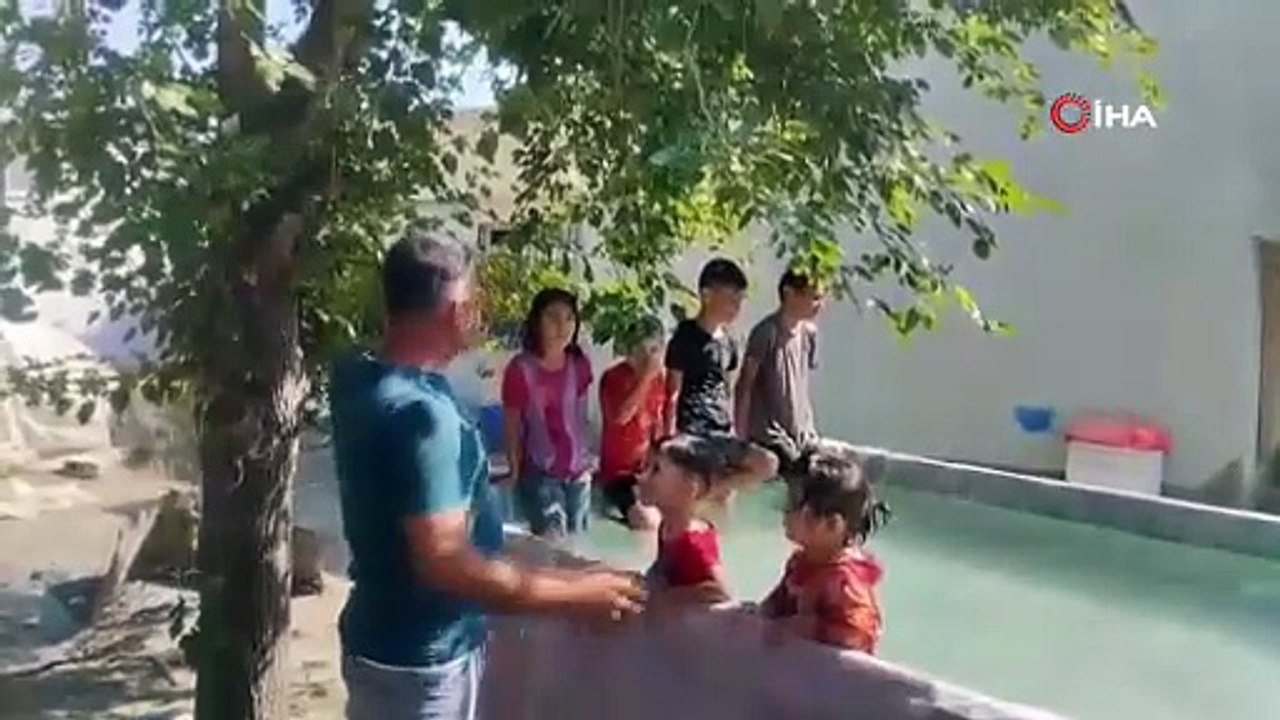Römorku havuza çevirdi, çocuklar doyasıya eğlendi