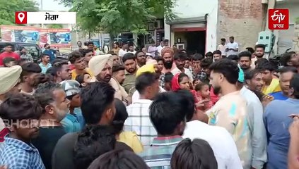 70 ਫੁੱਟ ਉੱਚੇ ਬਿਜਲੀ ਦੇ ਖੰਭੇ ‘ਤੇ ਚੜ੍ਹਿਆ ਨੌਜਵਾਨ, ਇਨਸਾਫ ਦੀ ਕੀਤੀ ਮੰਗ