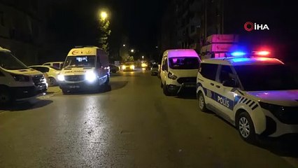 Evinde yarı çıplak halde ölü bulundu