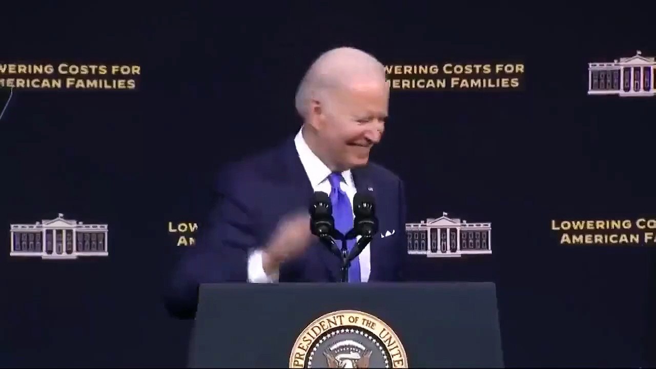 Biden Boşlukla Tokalaştı