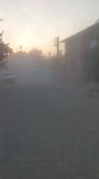 Balıkesir’in Sındırgı ilçesinde akşam saatlerinde meydana gelen 6,1 büyüklüğündeki deprem, paniğe neden oldu. Deprem sonrası yaşanan panik böyle görüntülendi.