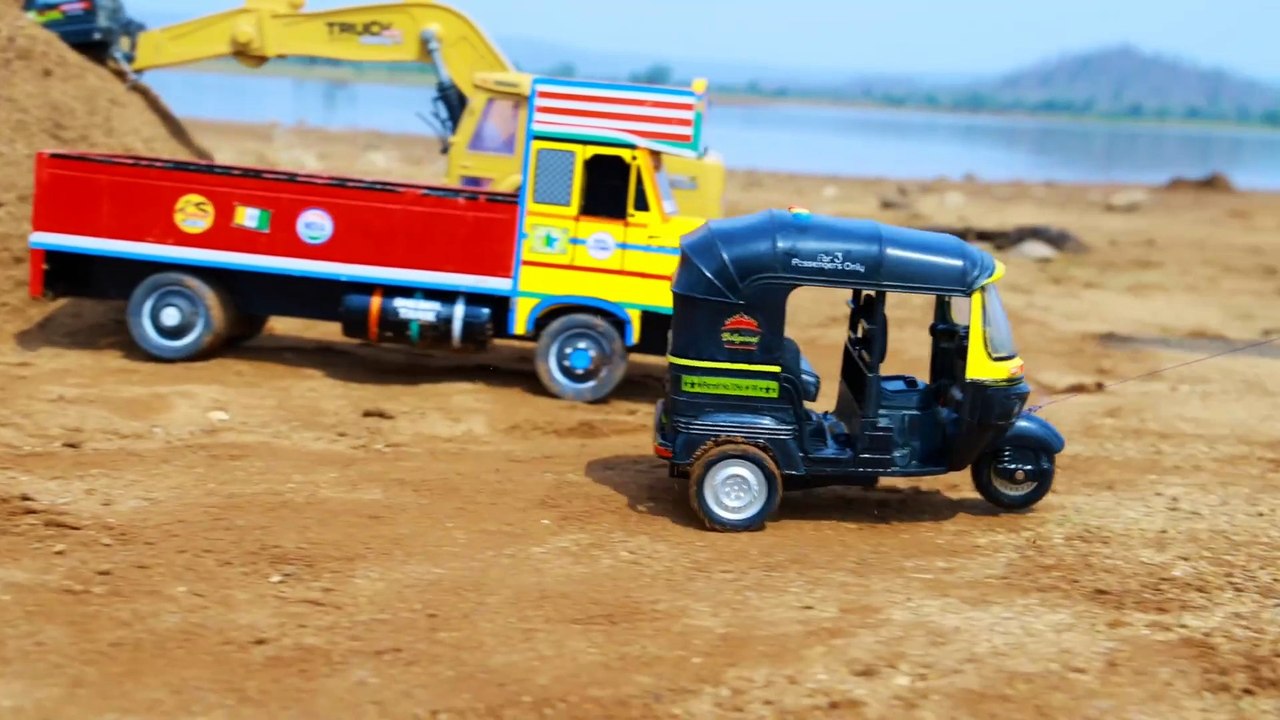 Muddy River Accident Bajaj Auto Rickshaw Tractor Truck Pulling Out JCB  gadi wala cartoon  CS Toy - CS TOY